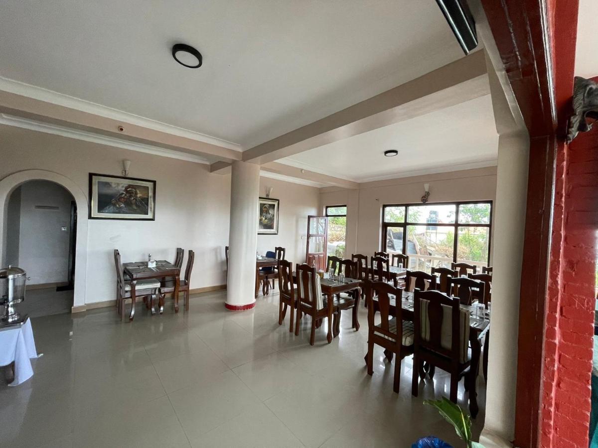 Mount Everest Hotel & Resort ナガルコット エクステリア 写真