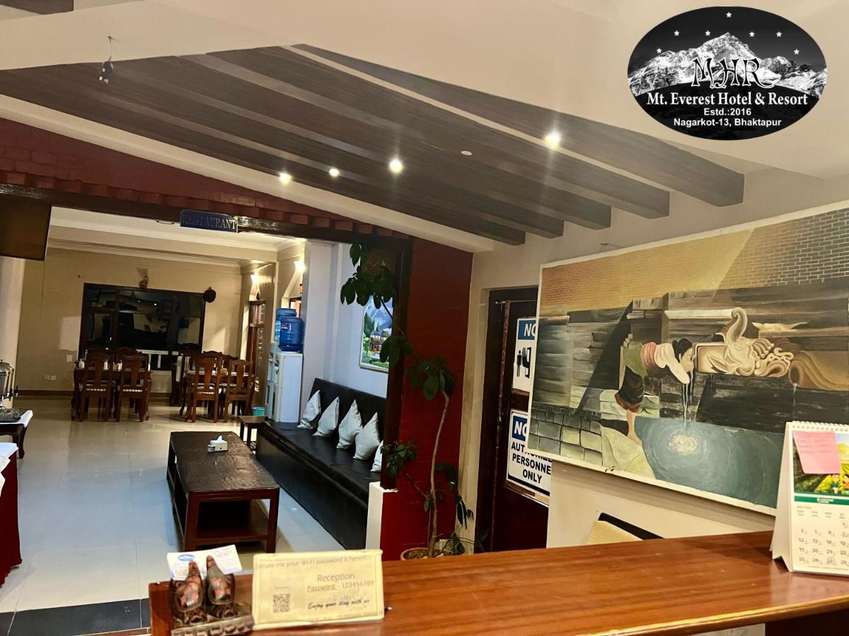 Mount Everest Hotel & Resort ナガルコット エクステリア 写真