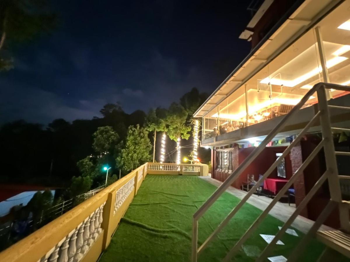 Mount Everest Hotel & Resort ナガルコット エクステリア 写真