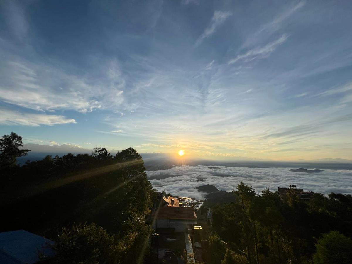 Mount Everest Hotel & Resort ナガルコット エクステリア 写真