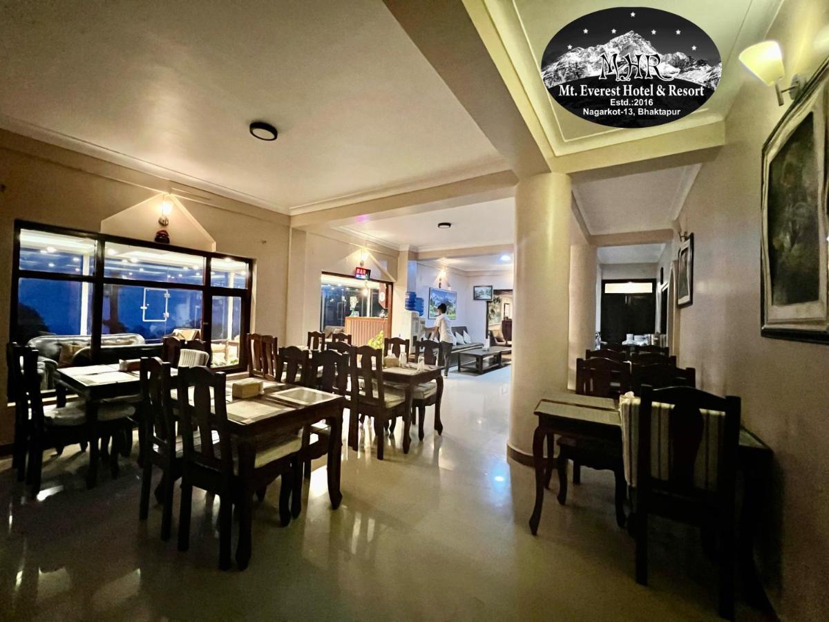 Mount Everest Hotel & Resort ナガルコット エクステリア 写真