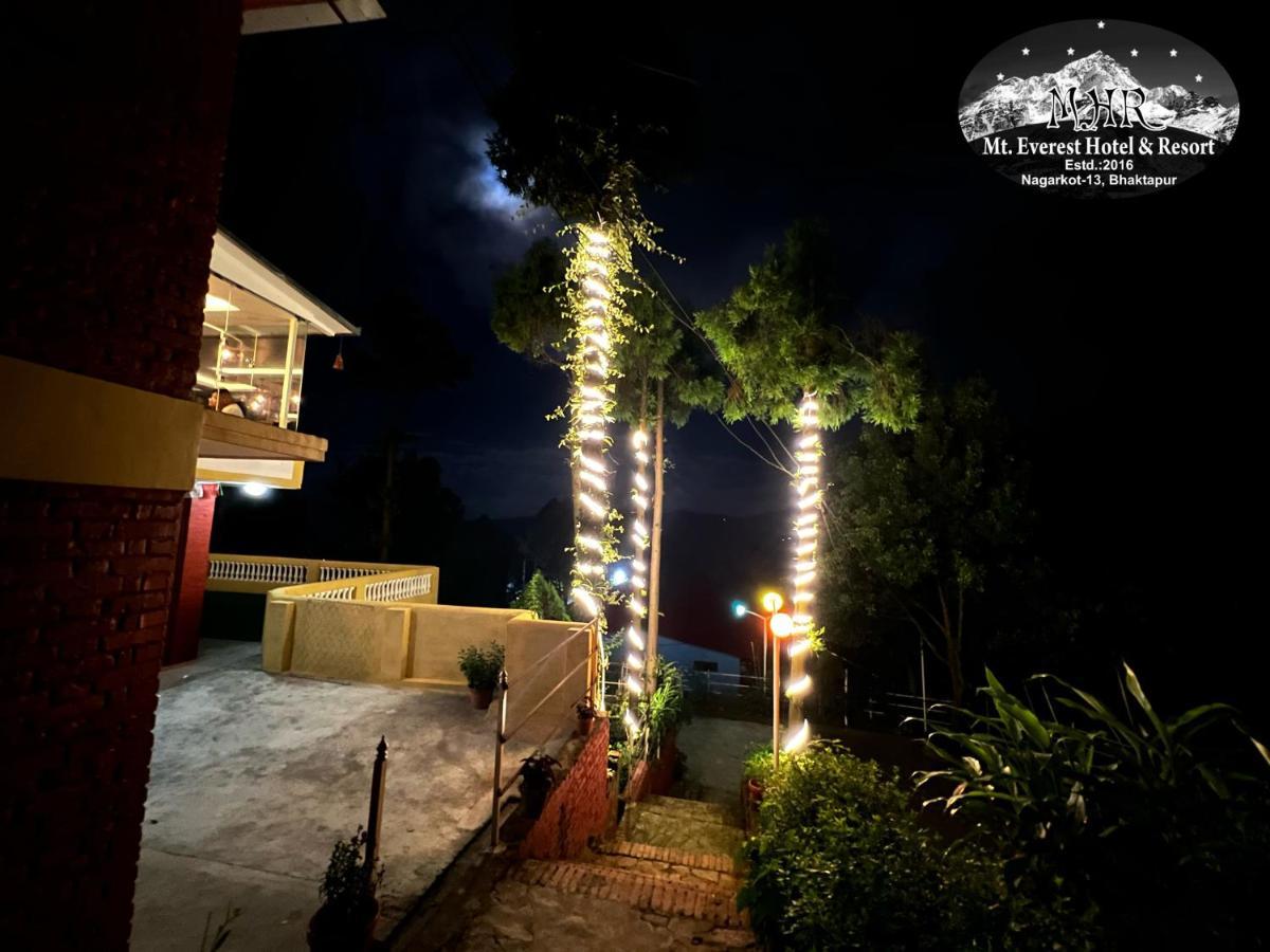 Mount Everest Hotel & Resort ナガルコット エクステリア 写真