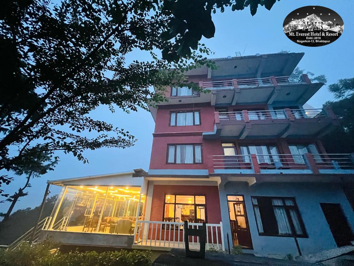 Mount Everest Hotel & Resort ナガルコット エクステリア 写真