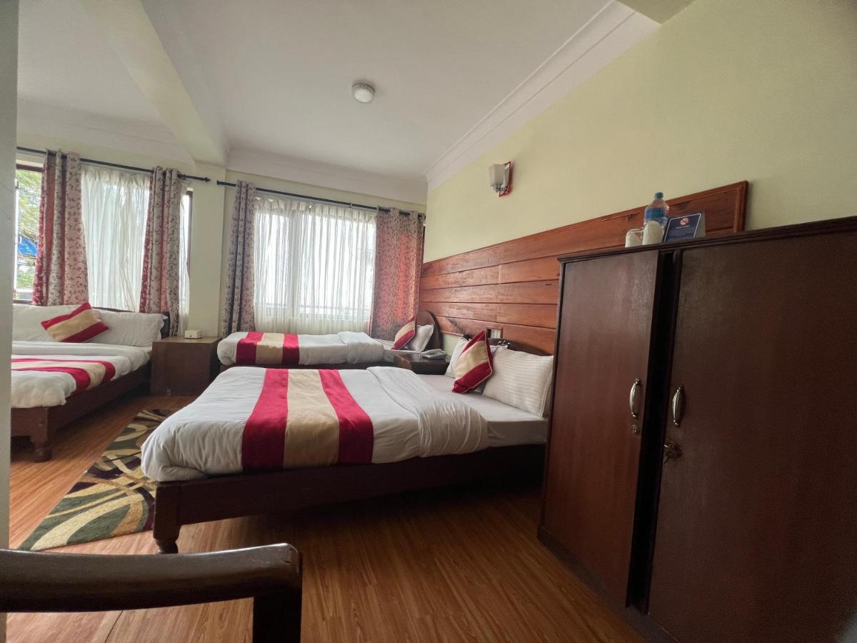 Mount Everest Hotel & Resort ナガルコット エクステリア 写真