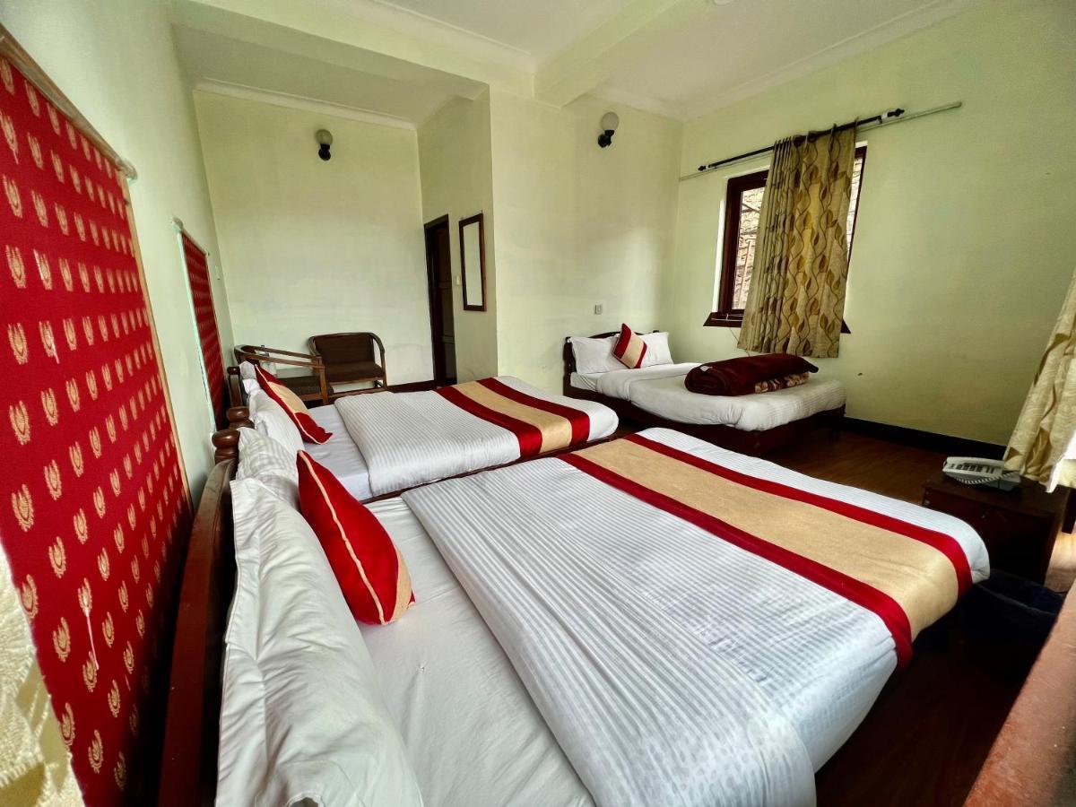 Mount Everest Hotel & Resort ナガルコット エクステリア 写真