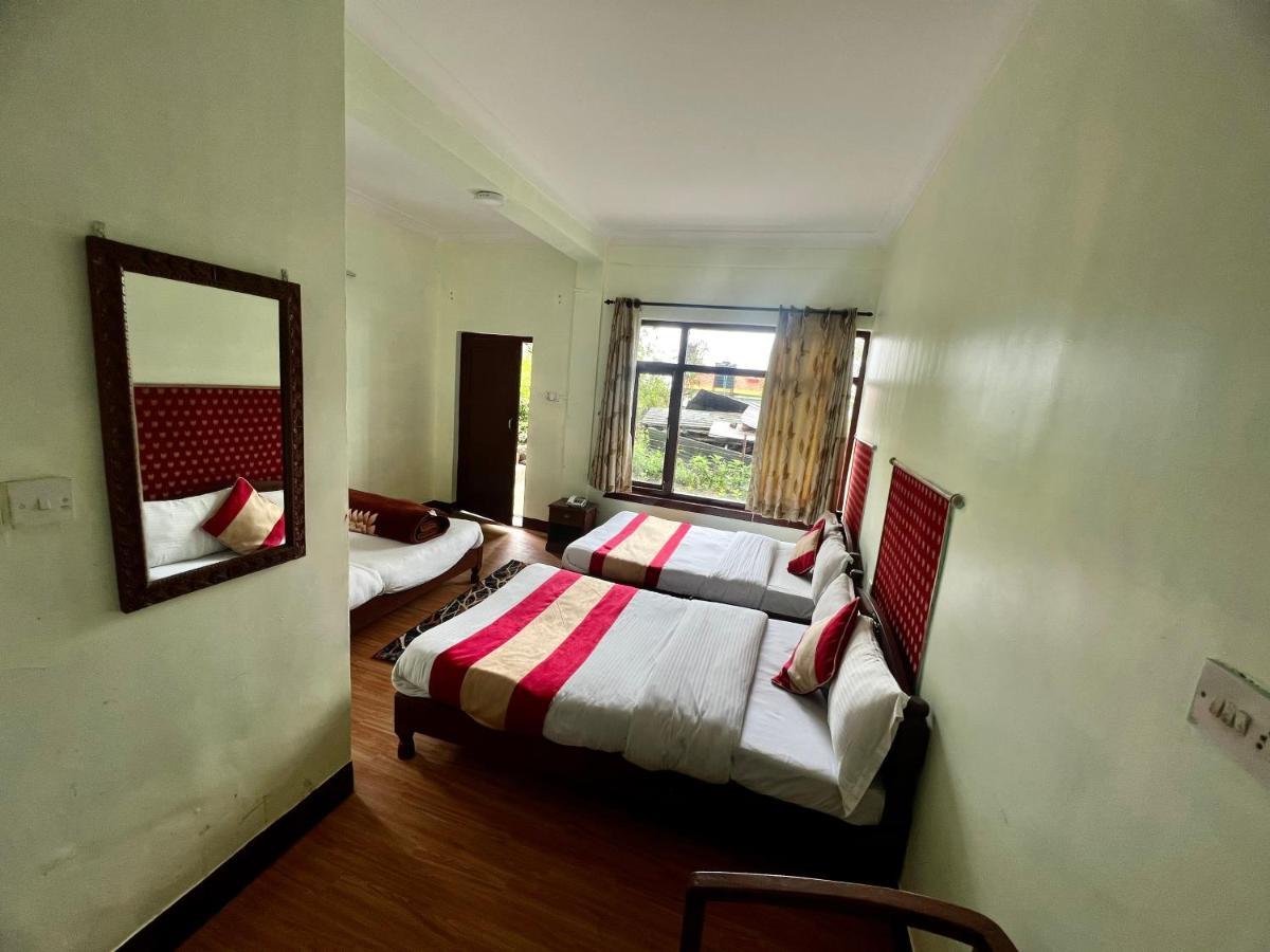 Mount Everest Hotel & Resort ナガルコット エクステリア 写真