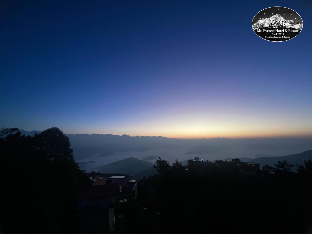 Mount Everest Hotel & Resort ナガルコット エクステリア 写真