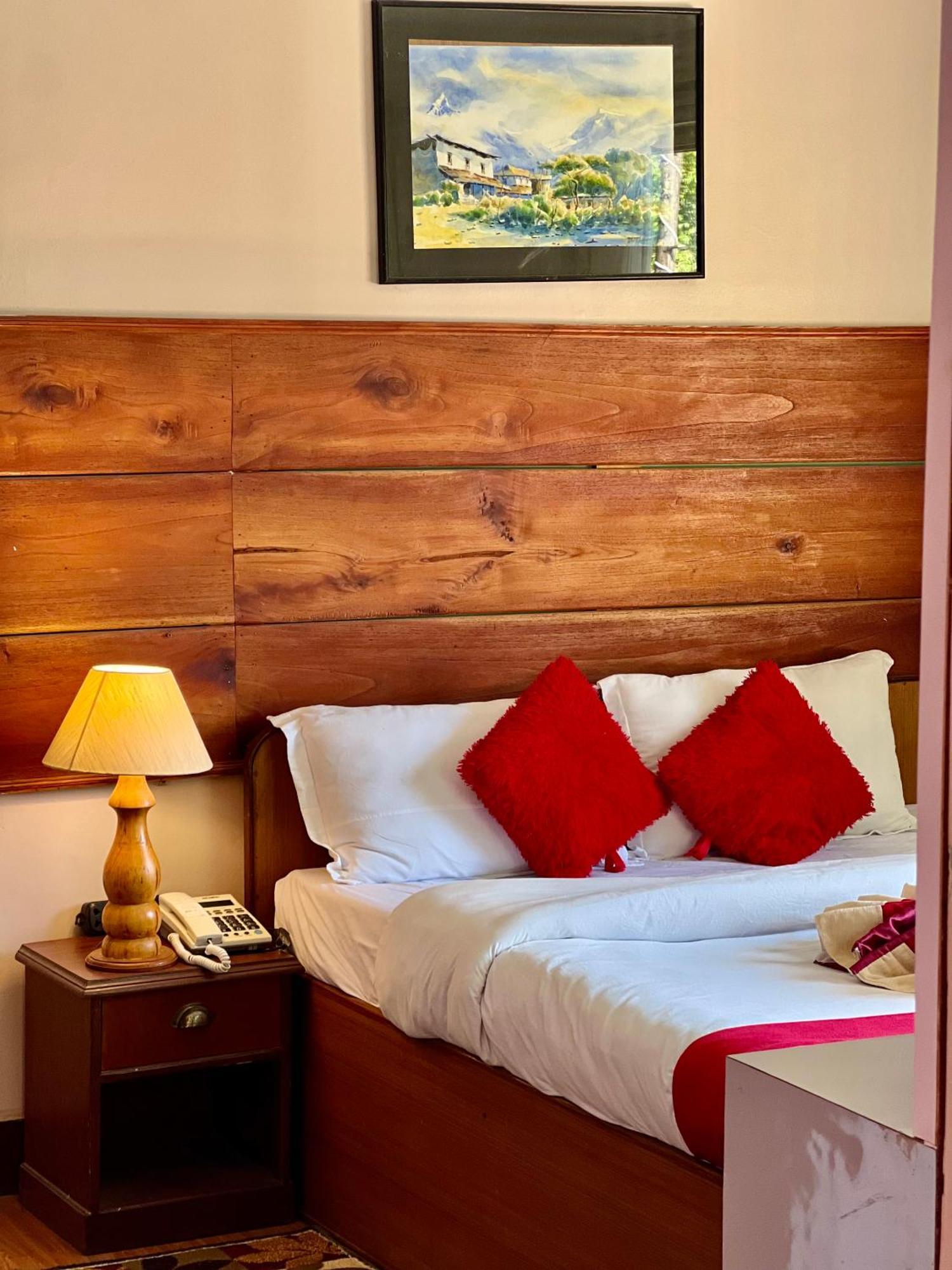 Mount Everest Hotel & Resort ナガルコット エクステリア 写真
