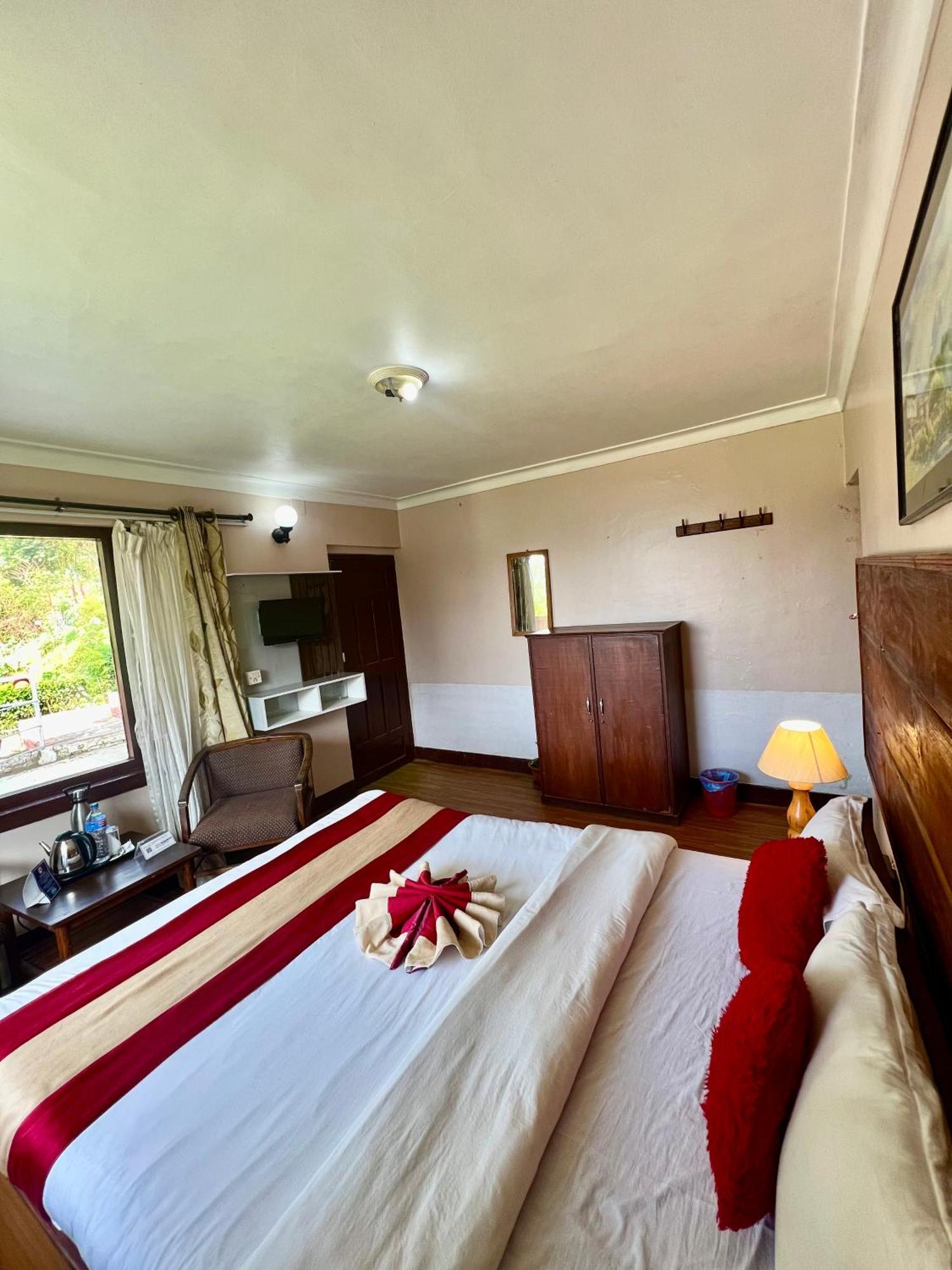 Mount Everest Hotel & Resort ナガルコット エクステリア 写真