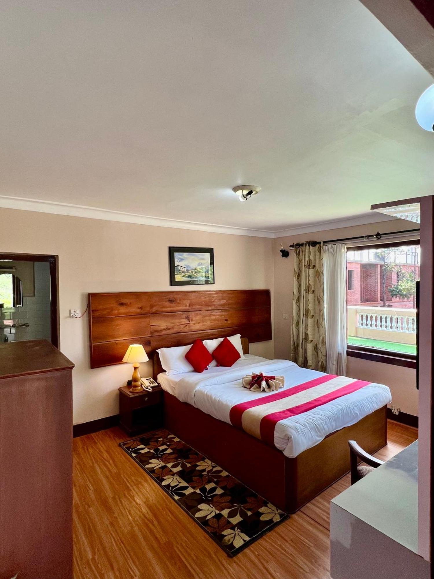 Mount Everest Hotel & Resort ナガルコット エクステリア 写真