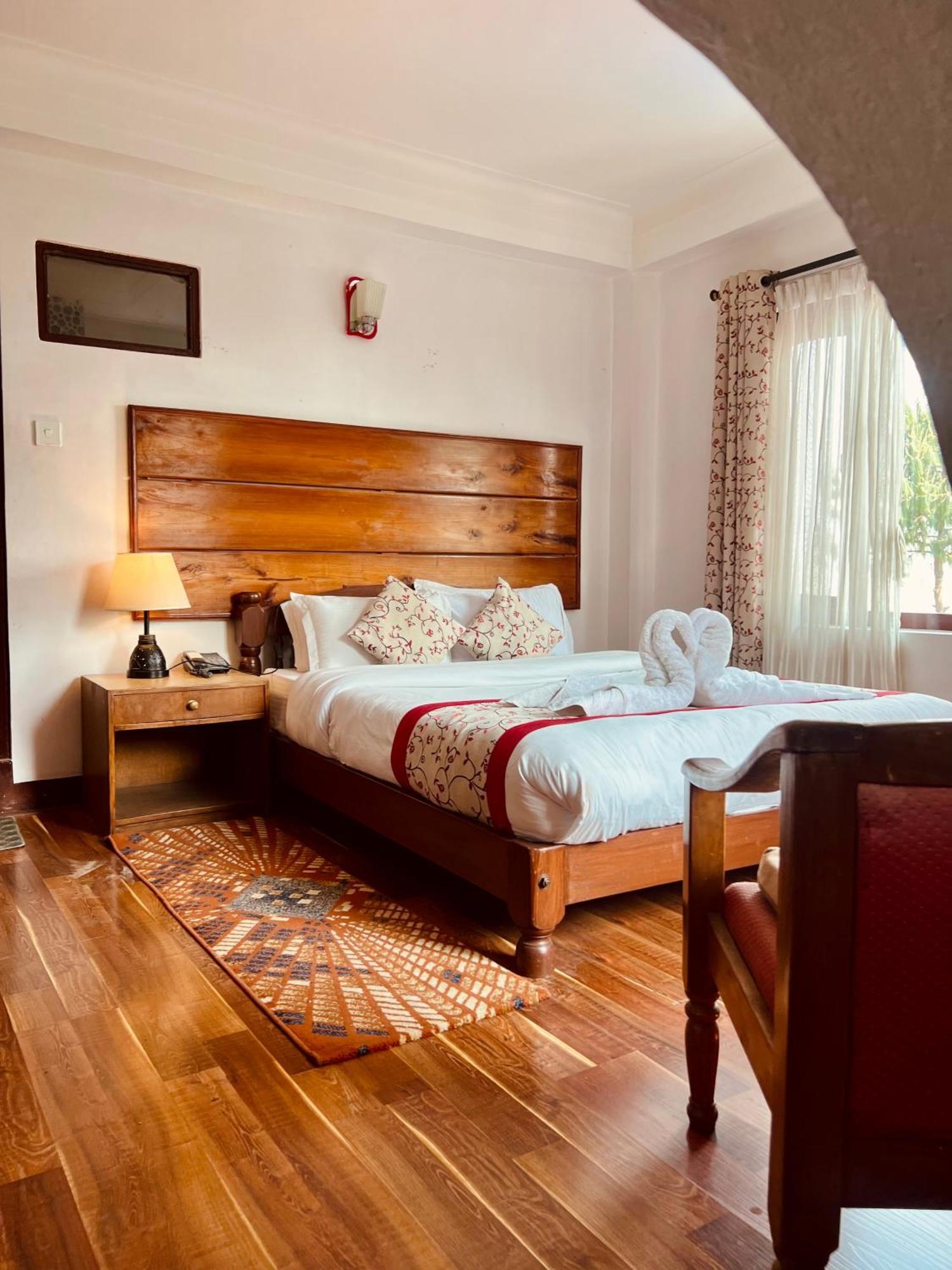 Mount Everest Hotel & Resort ナガルコット エクステリア 写真