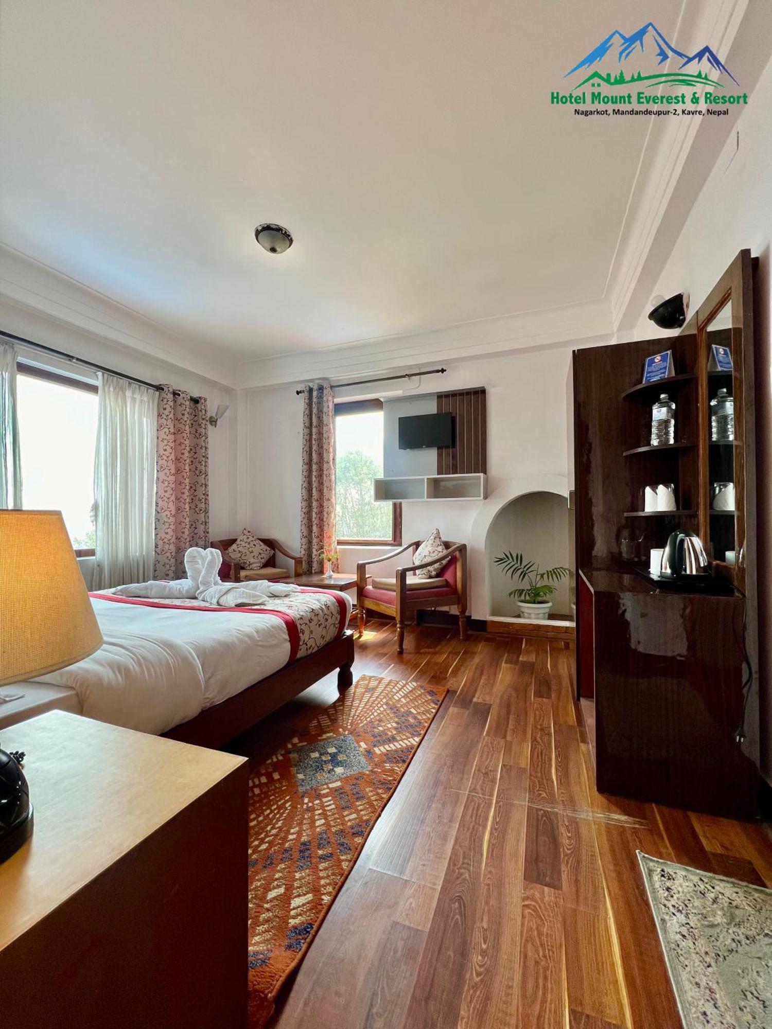 Mount Everest Hotel & Resort ナガルコット エクステリア 写真